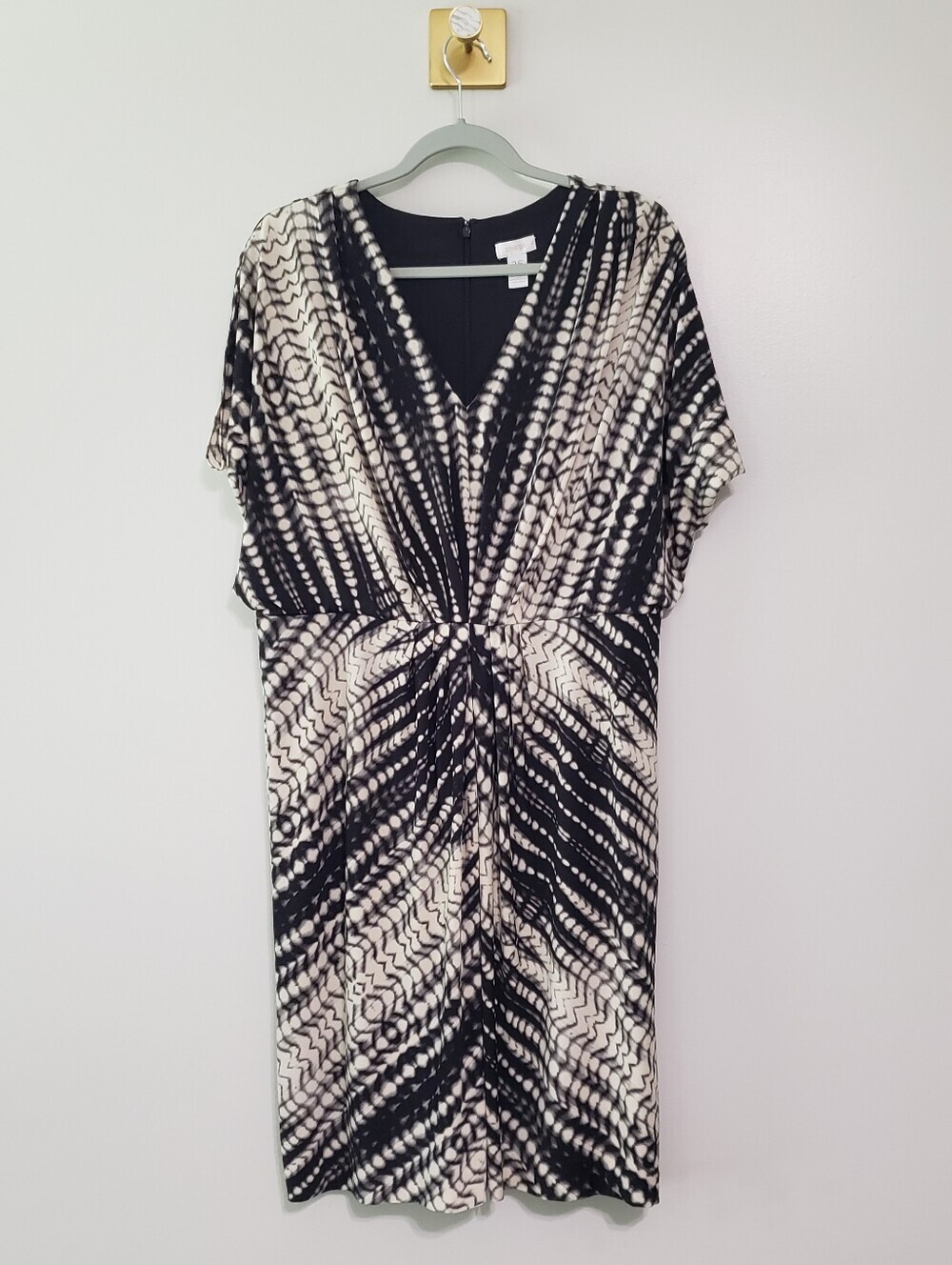 Chico's Abstract Print Dress Large Black Cream V-Neck Midi Lined Office Career
